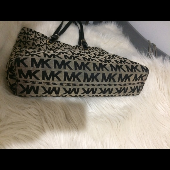 Michael Kors Jet Tote Black Beige - Picture 5 of 8